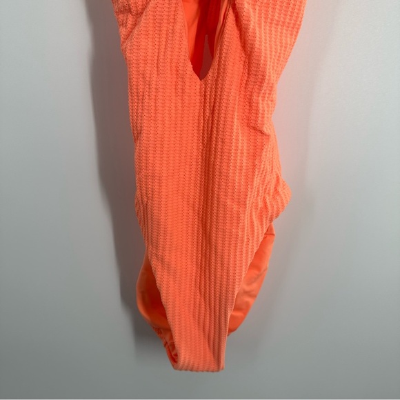 NWOT Becca Line in The Sand Lainey Textured Rib Plunge One-Piece Nectar - Picture 4 of 9